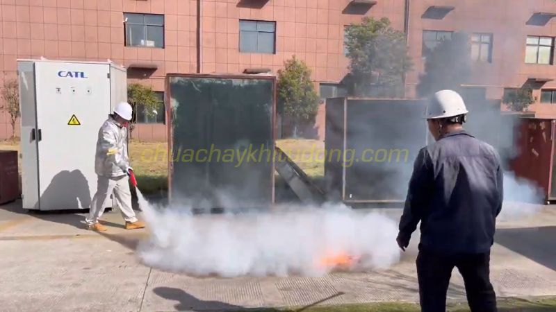 Cách dùng bình chữa cháy cầm tay sol khi JAD